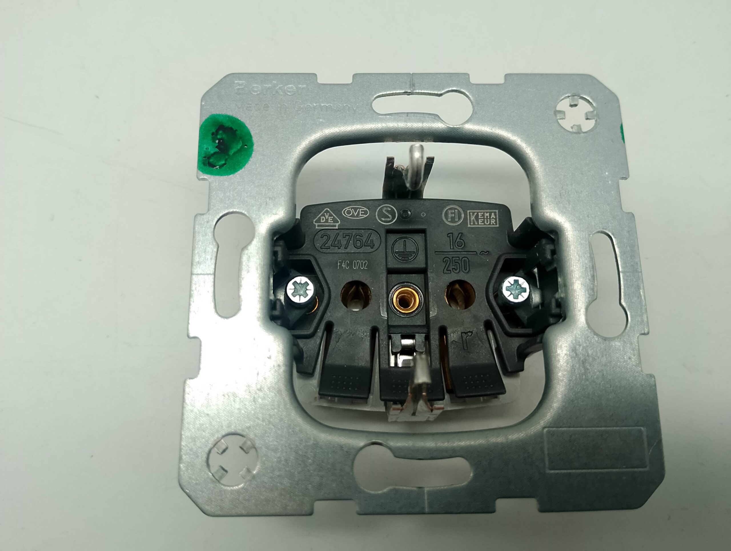 Berker SCHUKO-Steckdoseneinsatz – Kennzeichnung 24764, 16 A, 250 V – gebraucht