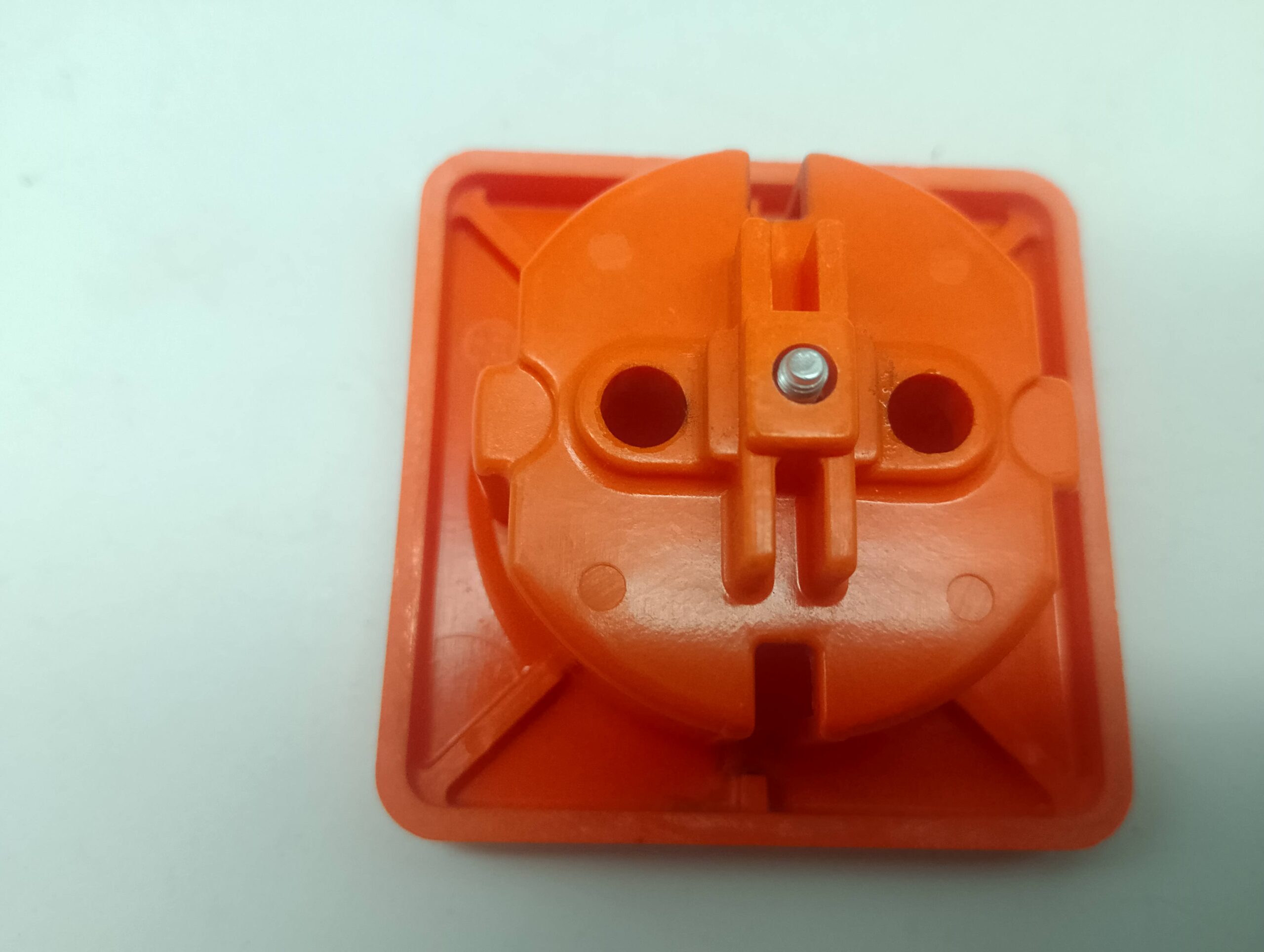 Berker 21772 Steckdosen-Zentralabdeckung – orange, Aufdruck „ZSV“ – gebraucht – Bild 2