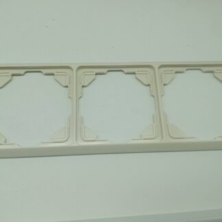JUNG ST5505583 3-fach-Abdeckrahmen – 05830305 – cremeweiß – gebraucht