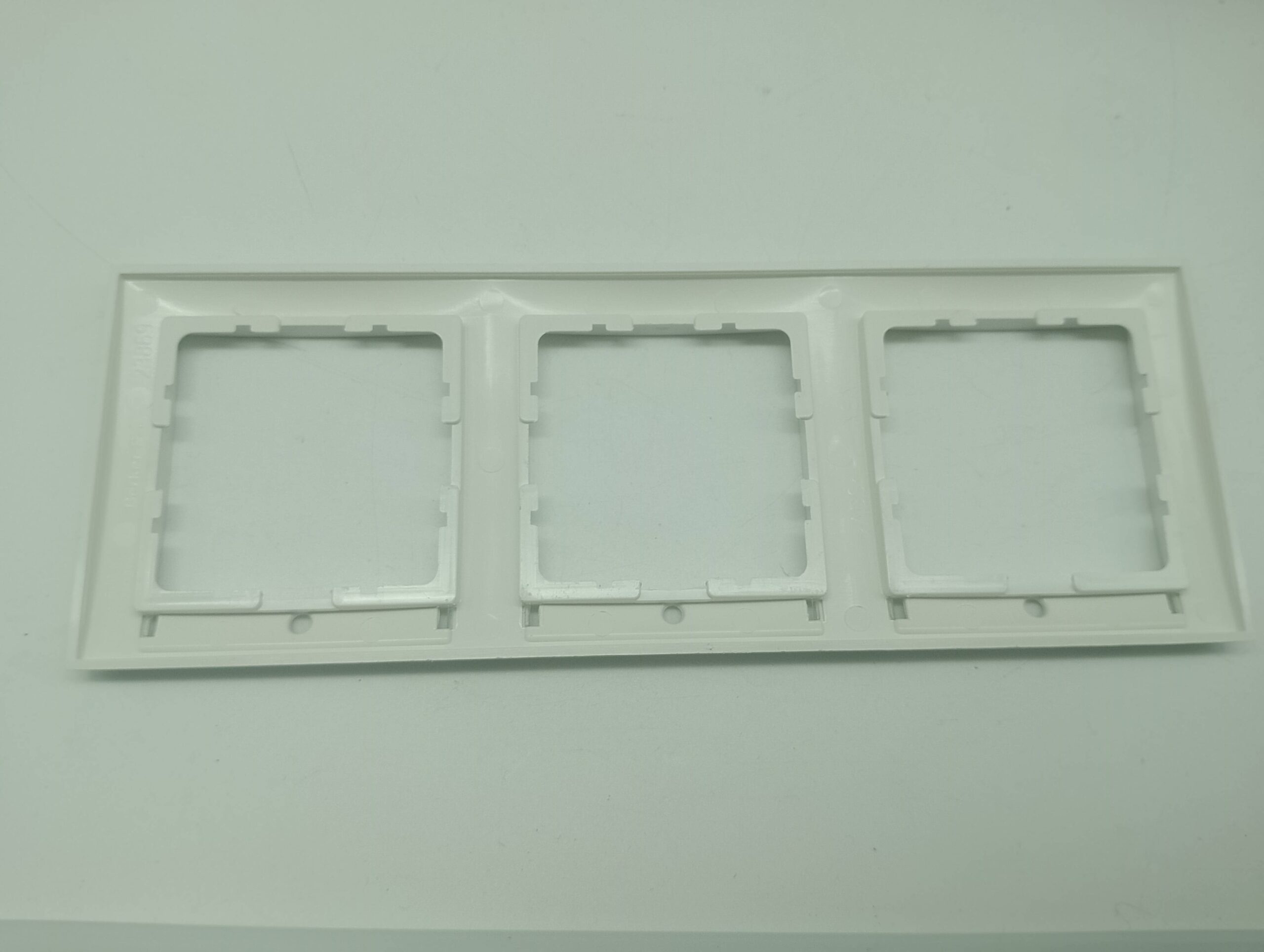 Berker S.1 23869 3-fach-Abdeckrahmen mit Beschriftungsfeldern – polarweiß-waagerecht – Bild 2